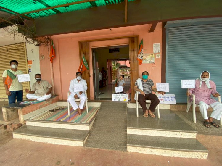 कोरोना को रोकने भूपेश सरकार हर मोर्चे पर फैल... अपनी नाकामी को छिपाने क्रेंद सरकार को कोस रहा... जबकि सभी सुविधाएं केंद्र से मिला हुआ...