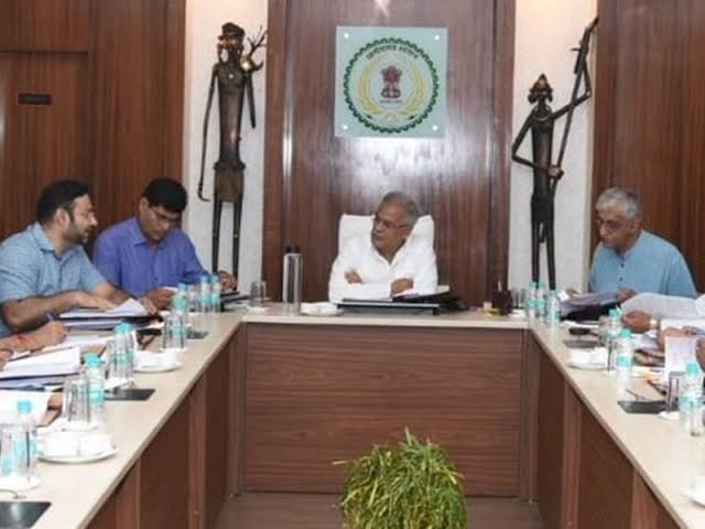 छत्तीसगढ़ की ब्रेकिंग- कोविड के नए वेरियंट के कारण आपातकाल मीटिंग में हुए महत्वपूर्ण निर्णय, मुख्यमंत्री ने ली कैबिनेट की मीटिंग, चिकित्सा और स्वास्थ्य मंत्री रहे मौजूद।